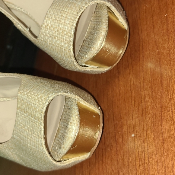 H by Halston Gold Slingback Platform Heels - Picture 4 of 6